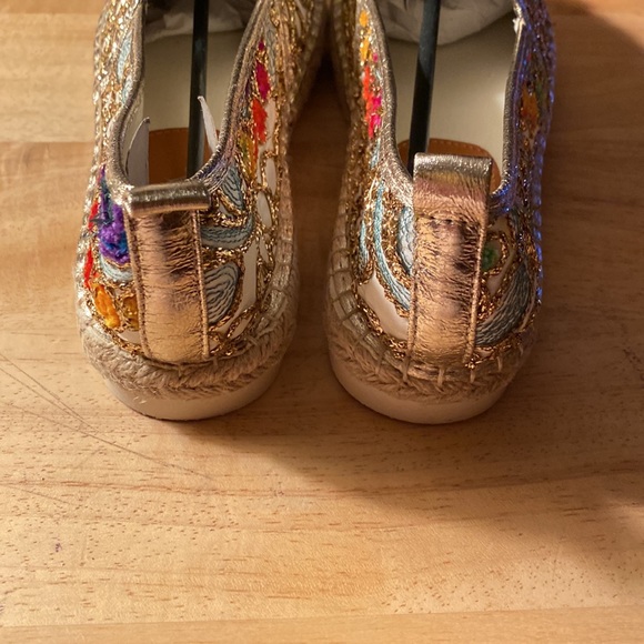 Patricia women shoe . Size 7 Multi Color Brand New with box - Picture 2 of 8